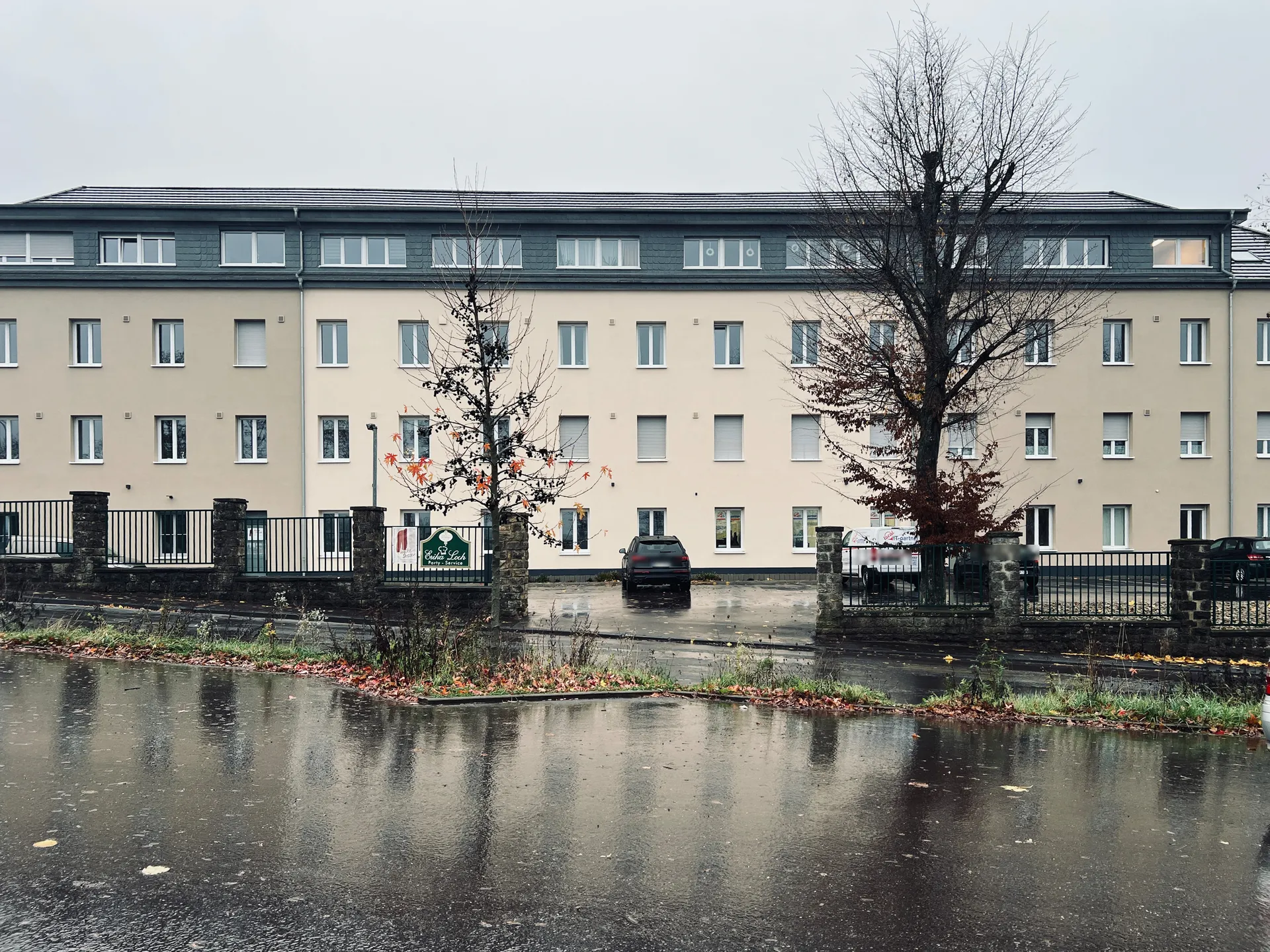 Straßenseite des Gebäudes „Kaserne 01" in der Irscher Straße, Saarburg-Beurig